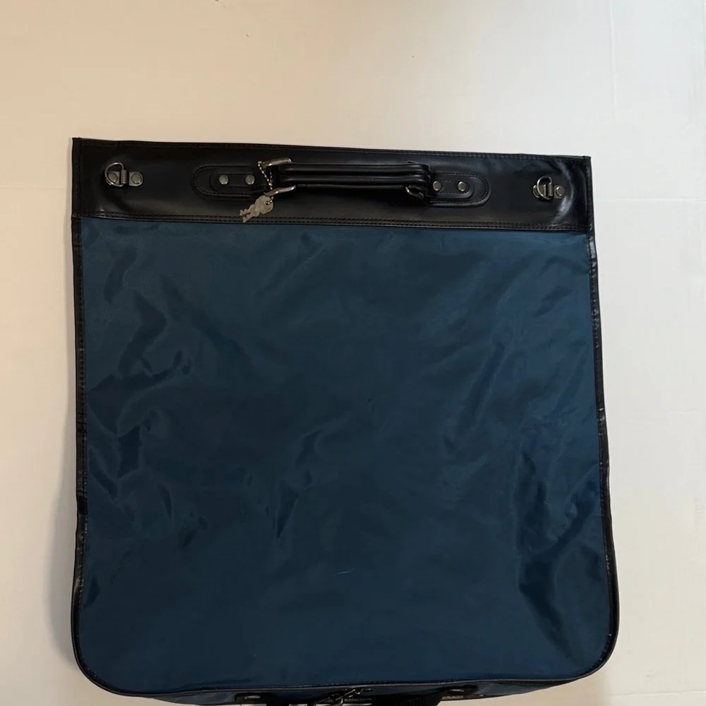 American Tourister Navy Travel Garment Bag. Keys included.